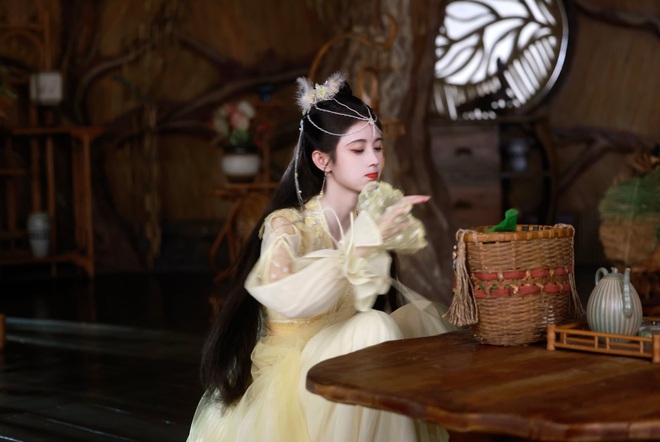 C&uacute;c Tịnh Y hẳn phải mệt lắm khi tr&ocirc;ng như bị y&ecirc;u nhền nhện giăng tơ đầy đầu, đến ch&iacute;nh chủ c&ograve;n xị mặt kh&ocirc;ng th&iacute;ch nữa m&agrave; - Ảnh 3.