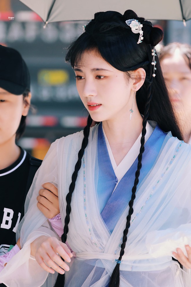 C&uacute;c Tịnh Y hẳn phải mệt lắm khi tr&ocirc;ng như bị y&ecirc;u nhền nhện giăng tơ đầy đầu, đến ch&iacute;nh chủ c&ograve;n xị mặt kh&ocirc;ng th&iacute;ch nữa m&agrave; - Ảnh 7.