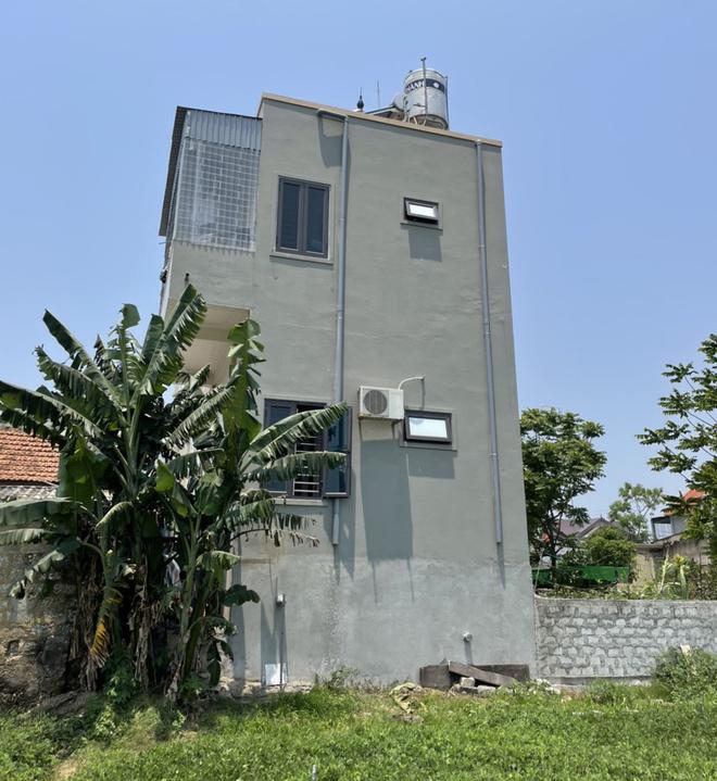 Vụ trộm v&agrave;ng, 900 phong b&igrave; của ch&uacute; rể mới cưới: Ph&aacute;t hiện vết m&aacute;u ở gần cửa sổ - Ảnh 3.