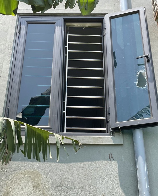 Vụ trộm v&agrave;ng, 900 phong b&igrave; của ch&uacute; rể mới cưới: Ph&aacute;t hiện vết m&aacute;u ở gần cửa sổ - Ảnh 4.