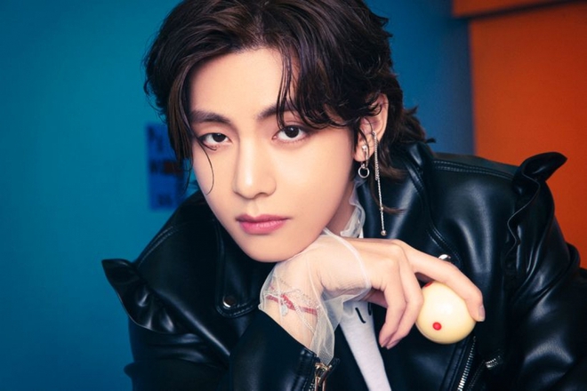 V (BTS), Jennie (BLACKPINK) v&agrave; những thần tượng được mệnh danh l&agrave; vũ kh&iacute; b&iacute; mật - Ảnh 1.