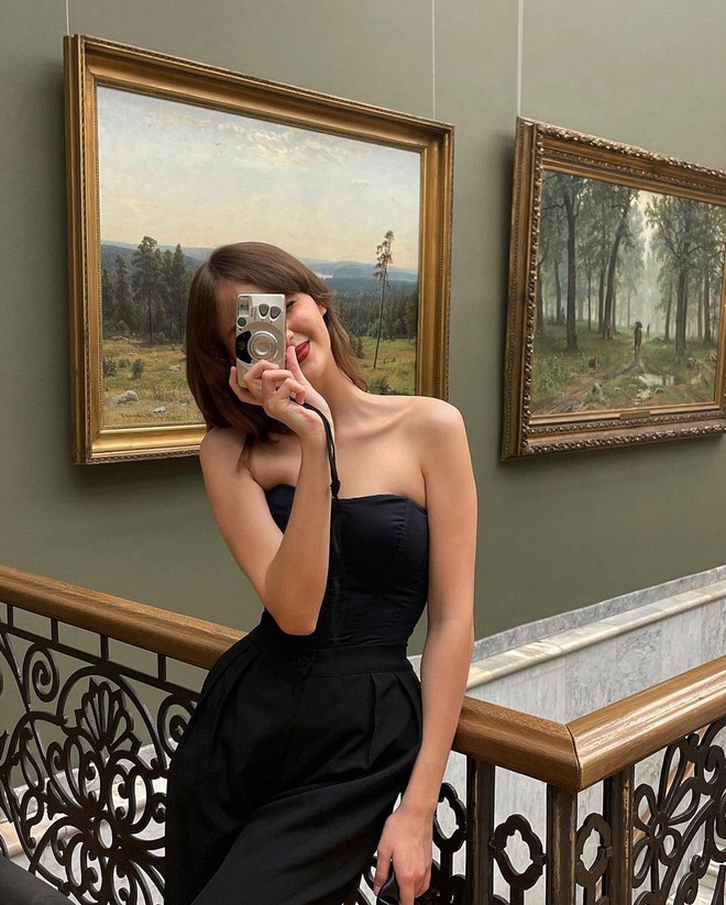 Phụ nữ Ph&aacute;p c&oacute; 12 set đồ vừa sang vừa t&ocirc;n d&aacute;ng, bạn rất n&ecirc;n copy ngay để n&acirc;ng điểm style h&egrave; n&agrave;y - Ảnh 10.