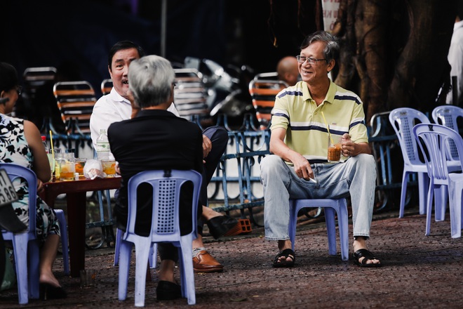 Sài Gòn bình yên sáng 30/4 - Ảnh 9.