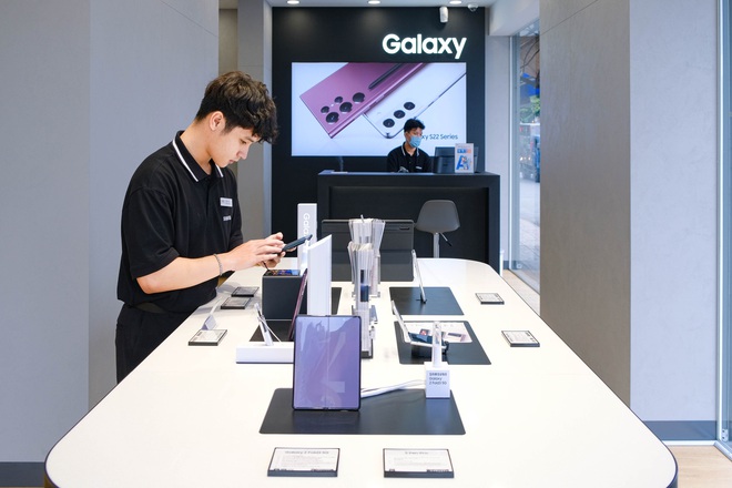 Một vòng trải nghiệm cửa hàng SamCenter: Store Samsung chuẩn chỉnh tại Việt Nam - Ảnh 2.