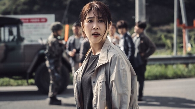 Bom tấn zombie xứ Hàn vừa ra mắt đã được khen hết lời: 10 điểm rùng rợn, chỉ tức phim quá ngắn - Ảnh 6.