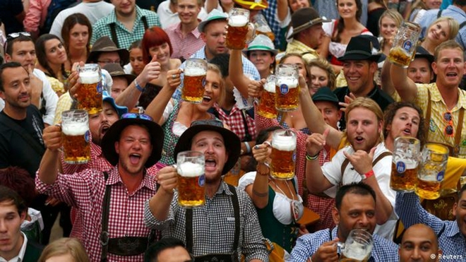 Lễ hội bia Oktoberfest sẽ mở lại sau 2 năm hoãn tổ chức vì đại dịch Covid - Ảnh 1.