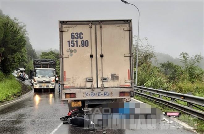  Tai nạn li&ecirc;n ho&agrave;n tr&ecirc;n đ&egrave;o Bảo Lộc, 2 người chết tại chỗ  - Ảnh 2.