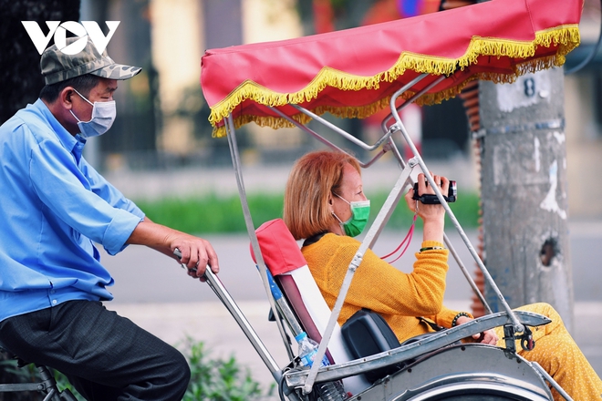 H&agrave; Nội c&oacute; hơn 800 ca COVID-19 mới, nhiều nhất tại H&agrave; Đ&ocirc;ng - Ảnh 1.