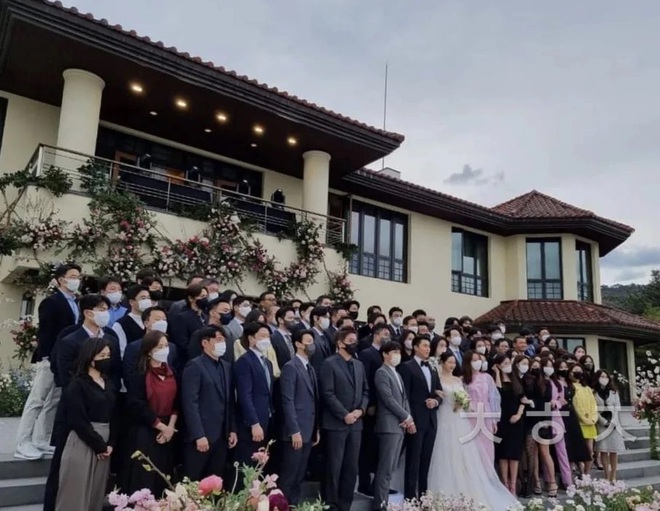 Nhìn lại đám cưới Hyun Bin - Son Ye Jin sau tròn 1 tháng: Trở thành cặp vợ chồng thế kỷ được cả thế giới săn đón, nhưng người trong cuộc liệu có thoải mái? - Ảnh 6.
