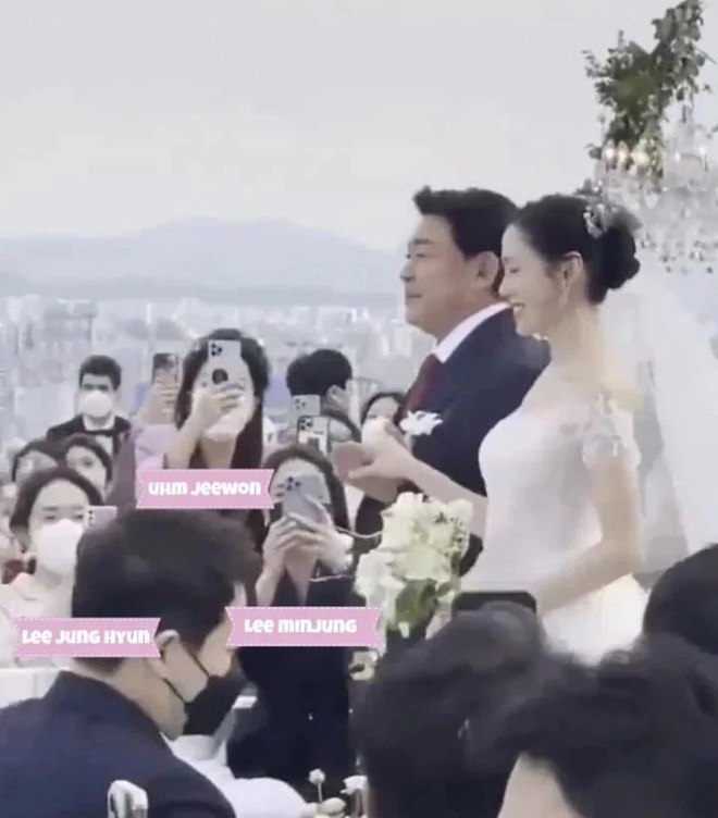 Nh&igrave;n lại đ&aacute;m cưới Hyun Bin - Son Ye Jin sau tr&ograve;n 1 th&aacute;ng: Trở th&agrave;nh cặp vợ chồng thế kỷ được cả thế giới săn đ&oacute;n, nhưng người trong cuộc liệu c&oacute; thoải m&aacute;i? - Ảnh 7.