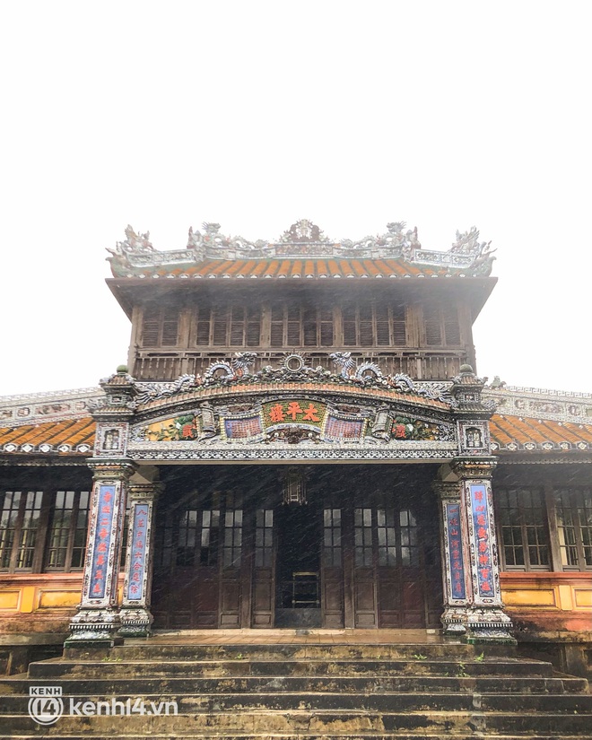 Tình trạng du lịch Huế - Đà Nẵng mấy ngày qua: Du khách “khóc thét” vì chuyến đi bão tố đúng nghĩa đen! - Ảnh 1. Tình trạng du lịch Huế - Đà Nẵng mấy ngày qua: Du khách “khóc thét” vì chuyến đi bão tố đúng nghĩa đen! - Ảnh 1.