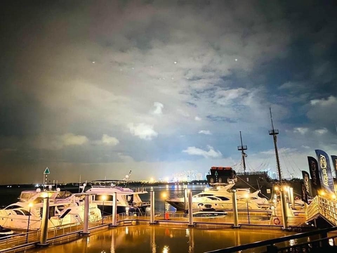Ngay gần TP.HCM có 1 nơi đang gây sốt ngỡ như trời Tây: Có bến du thuyền đi thẳng lên Quận 1, dàn siêu xe cực nét - Ảnh 8. Ngay gần TP.HCM có 1 nơi đang gây sốt ngỡ như trời Tây: Có bến du thuyền đi thẳng lên Quận 1, dàn siêu xe cực nét - Ảnh 8.