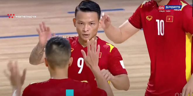 Đ&egrave; bẹp Australia 5-1 nhờ ch&acirc;n s&uacute;t phủi, ĐT Việt Nam thắp lại hi vọng tr&aacute;nh Th&aacute;i Lan ở b&aacute;n kết - Ảnh 2.