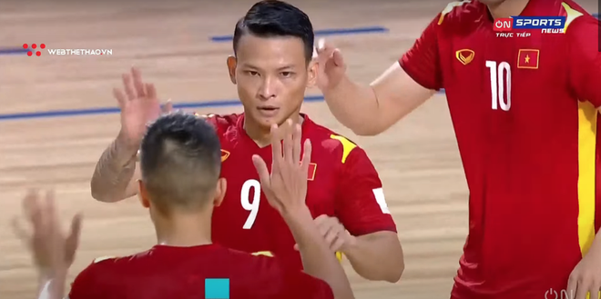 Đè bẹp Australia 5-1 nhờ chân sút phủi, ĐT Việt Nam thắp lại hi vọng tránh Thái Lan ở bán kết - Ảnh 2.