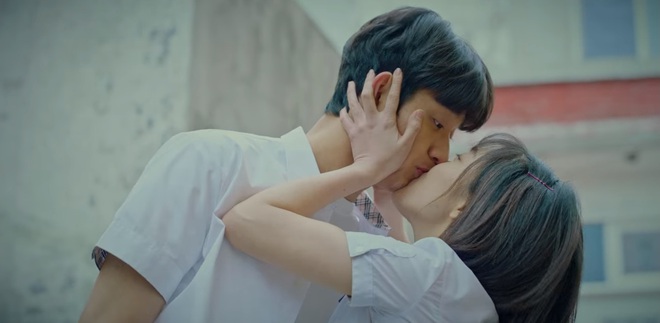 Bom tấn Our Blues mở m&agrave;n cưng xỉu: Chết m&ecirc; visual c&ocirc; hồ ly Han Ji Min, nhưng sao chưa g&igrave; đ&atilde; nghe m&ugrave;i ngoại t&igrave;nh thế n&agrave;y? - Ảnh 7.