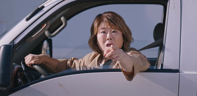 Bom tấn Our Blues mở m&agrave;n cưng xỉu: Chết m&ecirc; visual c&ocirc; hồ ly Han Ji Min, nhưng sao chưa g&igrave; đ&atilde; nghe m&ugrave;i ngoại t&igrave;nh thế n&agrave;y? - Ảnh 4.