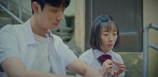 Bom tấn Our Blues mở m&agrave;n cưng xỉu: Chết m&ecirc; visual c&ocirc; hồ ly Han Ji Min, nhưng sao chưa g&igrave; đ&atilde; nghe m&ugrave;i ngoại t&igrave;nh thế n&agrave;y? - Ảnh 6.