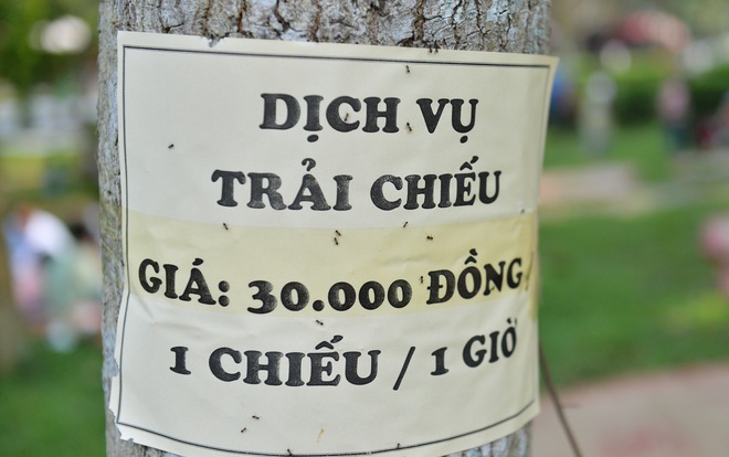 Du kh&aacute;ch &ugrave;n &ugrave;n đổ về đền H&ugrave;ng dịp 10/3, dịch vụ cho thu&ecirc; chiếu, xe điện hốt bạc dịp lễ - Ảnh 4.