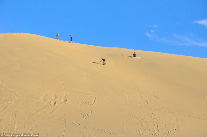 Ốc đảo huyền diệu độc nhất vô nhị trên thế giới: Nằm lọt thỏm giữa sa mạc cằn cỗi, nhìn cảnh buổi đêm mới thực sự ngỡ ngàng - Ảnh 6.