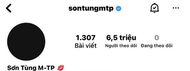 Sơn Tùng đã UNFOLLOW tất cả mọi người trên Instagram, toàn bộ các trang thuộc công ty M-TP đều đổi ảnh đen sì làm fan cực hoang mang! - Ảnh 3. Sơn Tùng đã UNFOLLOW tất cả mọi người trên Instagram, toàn bộ các trang thuộc công ty M-TP đều đổi ảnh đen sì làm fan cực hoang mang! - Ảnh 3.