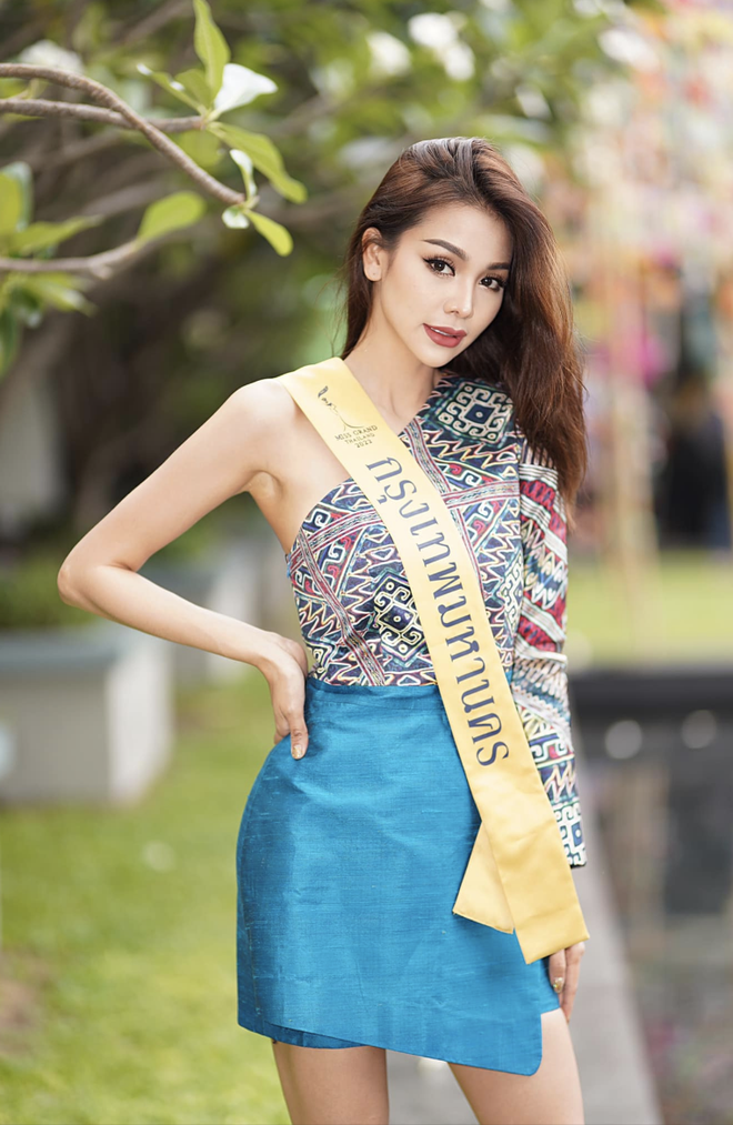 Tân Miss Grand Thái Lan: Gương mặt tựa như búp bê sống, là ca sĩ nổi tiếng xứ Chùa Vàng nhưng body mới là phần chiến nhất! - Ảnh 3.