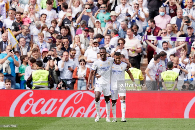 V&ugrave;i dập kh&ocirc;ng thương tiếc đội chiếu dưới, Real Madrid v&ocirc; địch La Liga đầy ho&agrave;nh tr&aacute;ng - Ảnh 2.