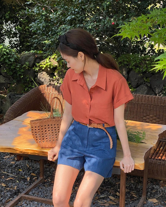Mặc áo sơ mi thì để tóc gì? Đây là 4 cách buộc tóc giúp bạn càng xinh đẹp hoàn hảo Mặc Áo Sơ Mi Thì Để Tóc Gì? Đây Là 4 Cách Buộc Tóc Giúp Bạn Càng Xinh Đẹp Hoàn Hảo