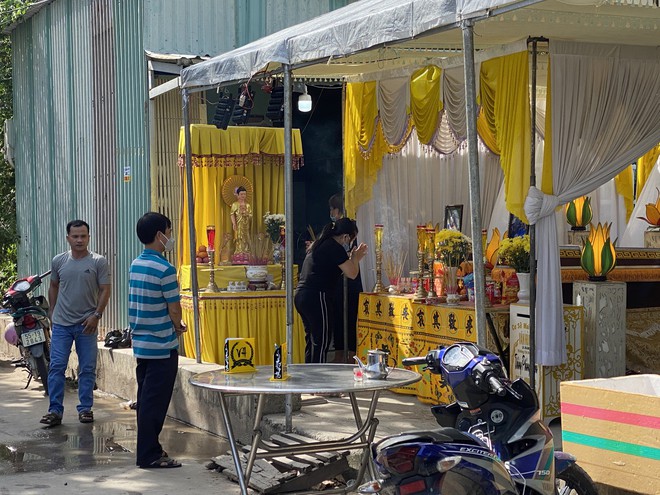 Gia đ&igrave;nh đau x&oacute;t khi 2 anh em ruột rơi xuống k&ecirc;nh tử vong ở TP.HCM: &ldquo;C&oacute; thể anh trai cứu em trượt ch&acirc;n n&ecirc;n cả hai đều rơi xuống k&ecirc;nh&rdquo; - Ảnh 1.