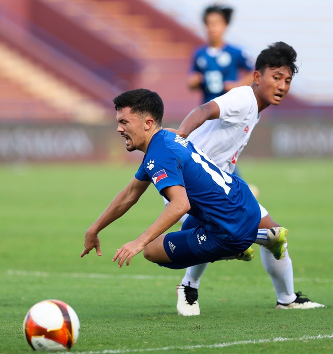 HLV Park Hang-seo đứng suốt trận xem U23 Myanmar thắng ngược U23 Philippines - Ảnh 9.