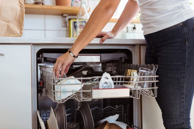 Mách bạn 5 cách vệ sinh nhà bếp kiểu mới giúp không gian luôn sạch sẽ và ngăn nắp - Ảnh 2.