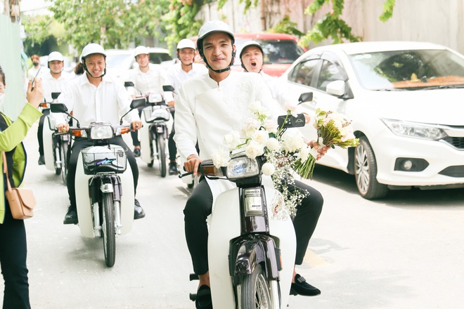 Lễ đính hôn Mạc Văn Khoa: Chú rể đón vợ bằng dàn xe dream huyền thoại, cô dâu lộ diện xinh xắn giữa không gian đầy hoa tươi! - Ảnh 21.