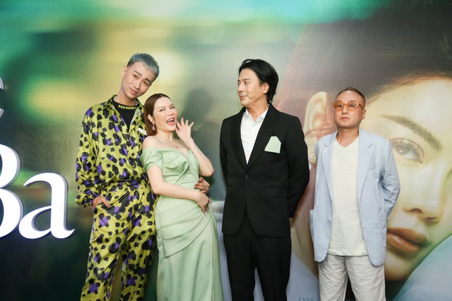 Kh&aacute;nh V&acirc;n v&agrave; d&agrave;n mỹ nh&acirc;n hội tụ, đọ sắc cạnh nữ ch&iacute;nh L&yacute; Nh&atilde; Kỳ tại thảm đỏ Kẻ Thứ Ba - Ảnh 10.