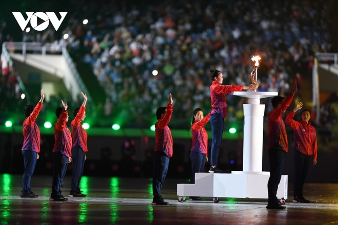 SEA Games 31 chính thức bắt đầu với Lễ khai mạc hoành tráng - Ảnh 1.