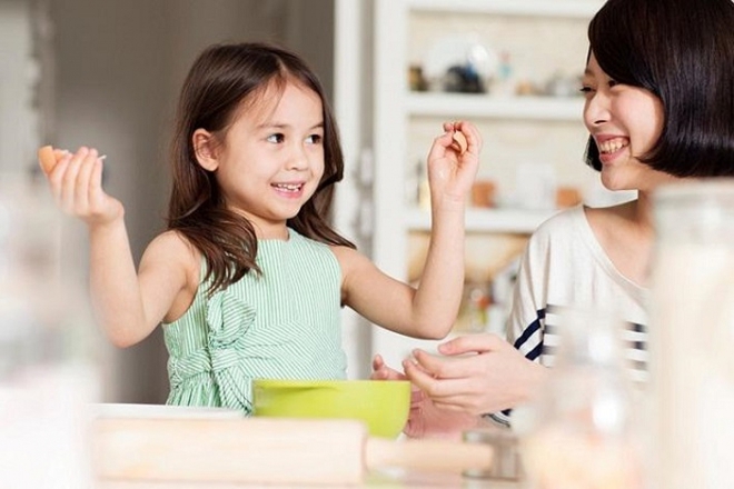 4 điều cha mẹ c&agrave;ng lười, con c&agrave;ng ph&aacute;t triển - Ảnh 2.