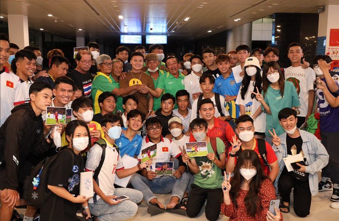 Kh&ocirc;ng đ&aacute; SEA Games, Quang Hải g&acirc;y sốt ở đội b&oacute;ng mới - Ảnh 1.