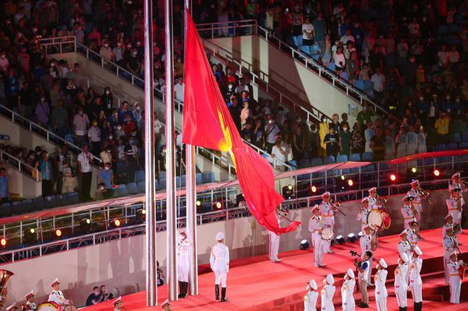 Lễ khai mạc SEA Games 31: Ấn tượng, sôi động và thắm tình đoàn kết hữu nghị - Ảnh 2.