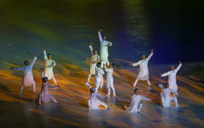 Lễ khai mạc SEA Games 31: Ấn tượng, s&ocirc;i động v&agrave; thắm t&igrave;nh đo&agrave;n kết hữu nghị - Ảnh 9.
