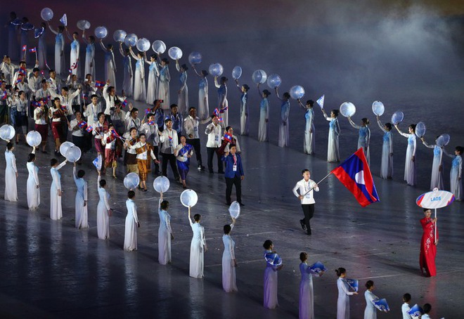 Lễ khai mạc SEA Games 31: Ấn tượng, sôi động và thắm tình đoàn kết hữu nghị - Ảnh 13.