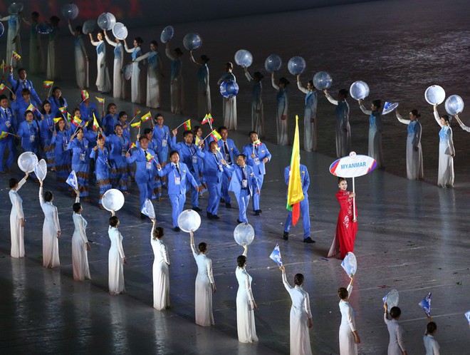 Lễ khai mạc SEA Games 31: Ấn tượng, s&ocirc;i động v&agrave; thắm t&igrave;nh đo&agrave;n kết hữu nghị - Ảnh 15.