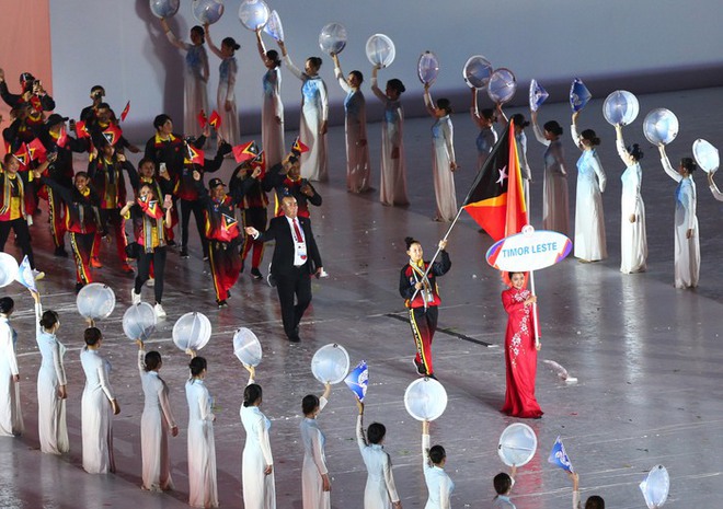 Lễ khai mạc SEA Games 31: Ấn tượng, s&ocirc;i động v&agrave; thắm t&igrave;nh đo&agrave;n kết hữu nghị - Ảnh 19.