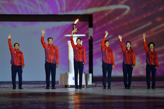 Lễ khai mạc SEA Games 31: Ấn tượng, s&ocirc;i động v&agrave; thắm t&igrave;nh đo&agrave;n kết hữu nghị - Ảnh 27.