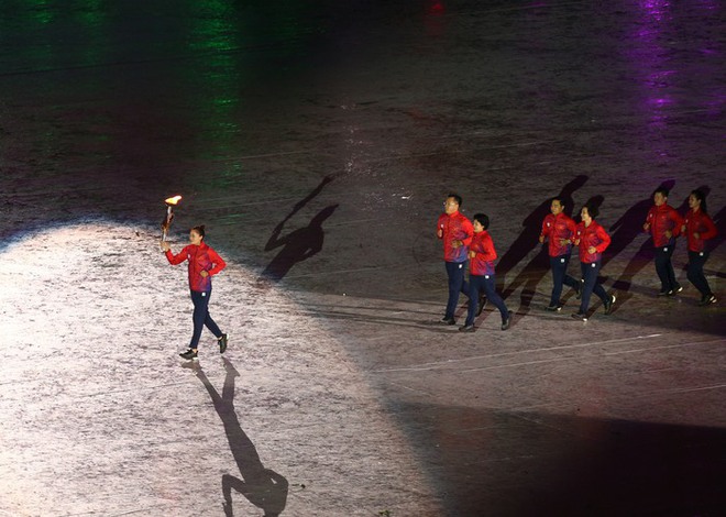 Lễ khai mạc SEA Games 31: Ấn tượng, sôi động và thắm tình đoàn kết hữu nghị - Ảnh 30.