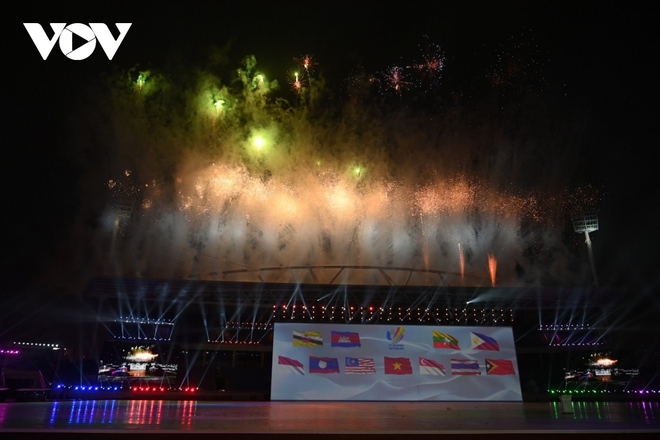 SEA Games 31 chính thức bắt đầu với Lễ khai mạc hoành tráng - Ảnh 2.