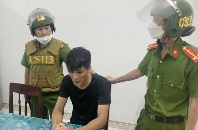 Giải cứu cô gái bị bạn trai nhốt trong …