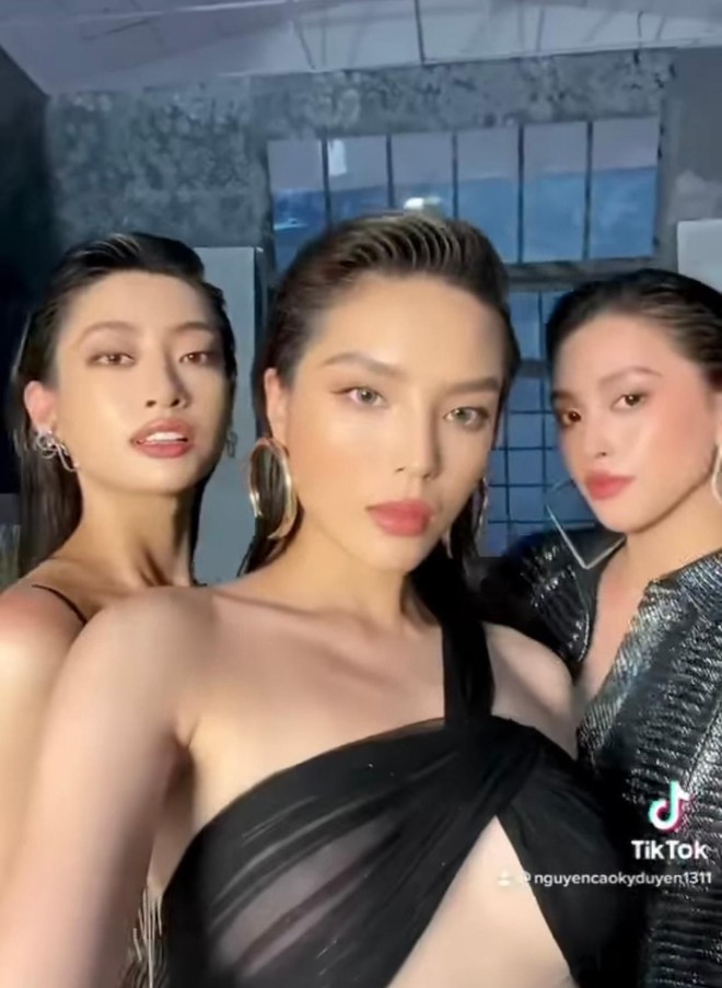 Kỳ Duyên diện váy xẻ chân ngực nóng bỏng, đọ sắc Tiểu Vy, Lương Thuỳ Linh - Ảnh 1.