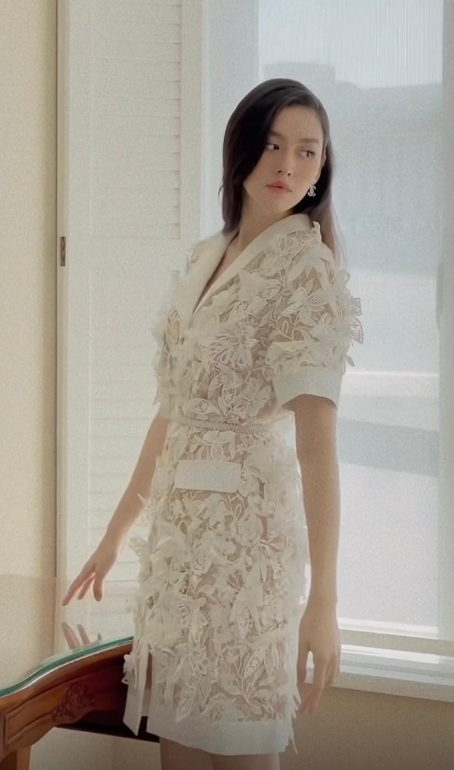 Kỳ Duyên diện váy xẻ chân ngực nóng bỏng, đọ sắc Tiểu Vy, Lương Thuỳ Linh - Ảnh 4.