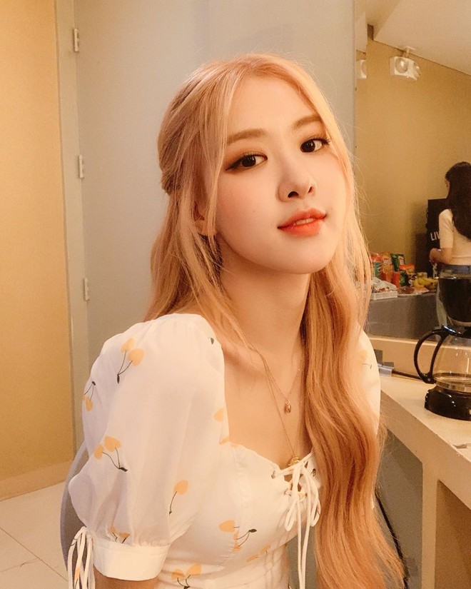 Mùa hè ngại xõa tóc, học ngay Rosé (BLACKPINK) 5 kiểu tóc vừa xinh vừa mát để visual thăng hạng - Ảnh 2.