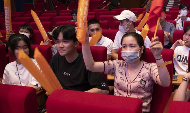 Người bố t&acirc;m l&yacute; của tuyển thủ Free Fire: V&igrave; muốn con n&oacute; vui n&ecirc;n t&ocirc;i v&agrave; cả d&ograve;ng họ đến cổ vũ - Ảnh 4.