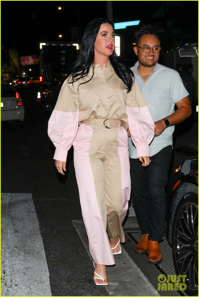 Mẹ một con Katy Perry rạng rỡ đi ăn tối c&ugrave;ng bạn b&egrave; - Ảnh 7.