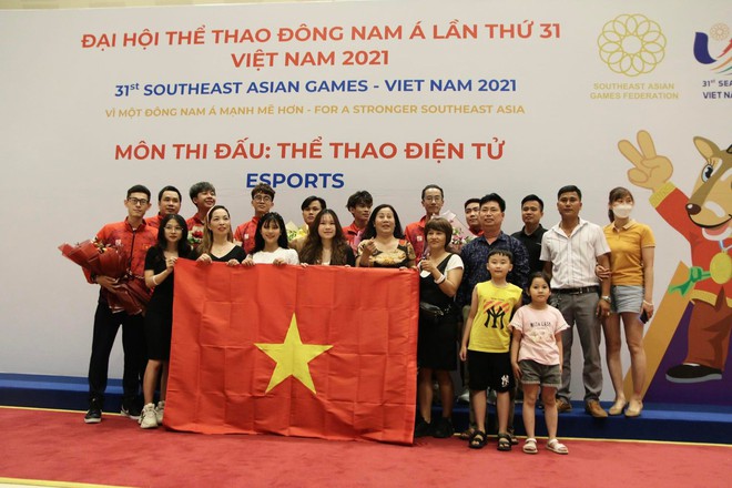 Phỏng vấn độc quyền mẹ TheShy Quảng Trị - Ngôi sao Tốc Chiến vừa giành HCV SEA Games: Khoảnh khắc Shy khóc trên bục nhận huy chương, cô cũng bật khóc - Ảnh 7.